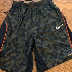 💥💥Nike Camo shorts💥💥💥